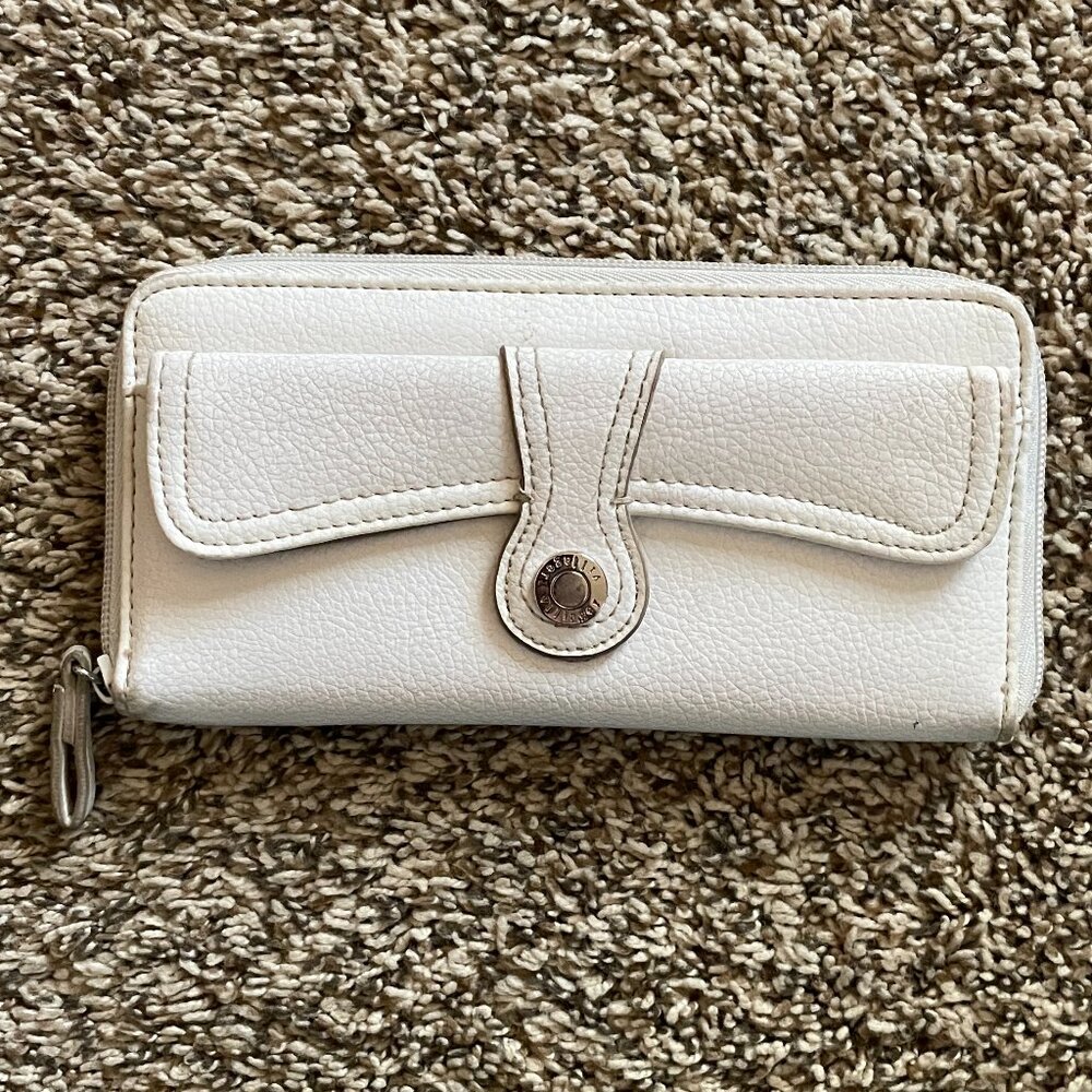 Villager Wallet White Pebbled Leather Classy Summer Pockets